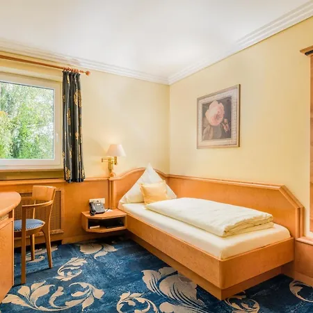 普兰奈格阿瑟曼酒店 3* 普拉内格